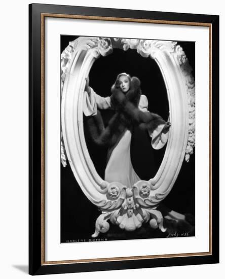 Marlene Dietrich, 1935-null-Framed Photographic Print