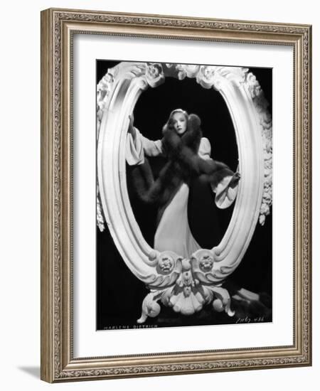 Marlene Dietrich, 1935-null-Framed Photographic Print