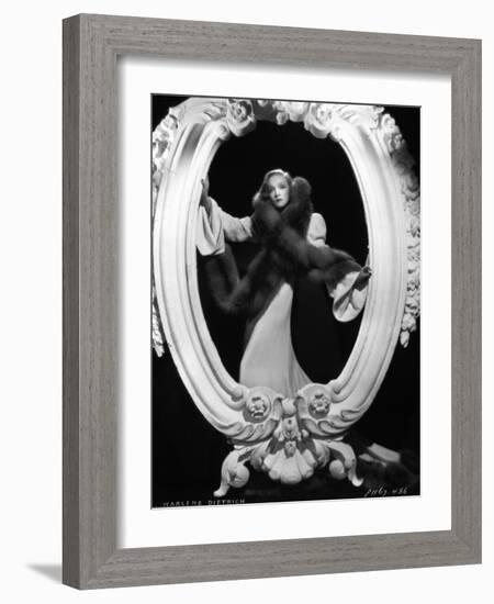 Marlene Dietrich, 1935-null-Framed Photographic Print