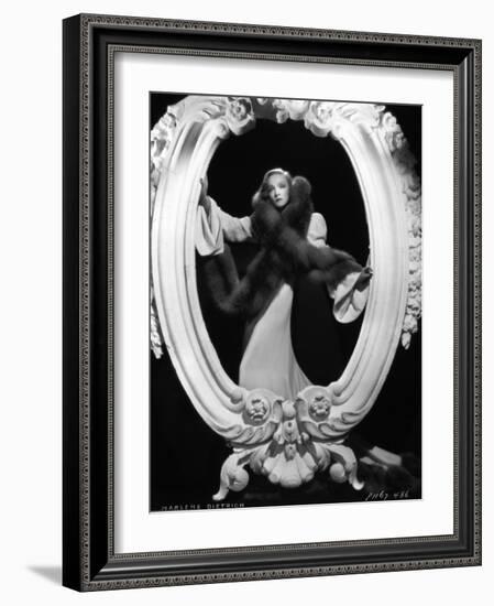 Marlene Dietrich, 1935-null-Framed Photographic Print