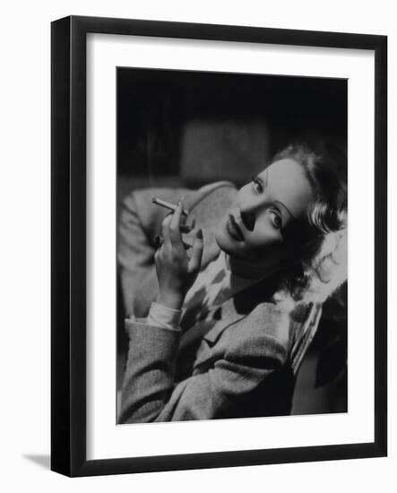 Marlene Dietrich, 1935-null-Framed Photographic Print