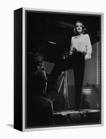 Marlene Dietrich, 1942-null-Framed Premier Image Canvas