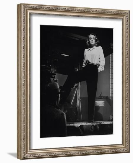 Marlene Dietrich, 1942-null-Framed Photographic Print