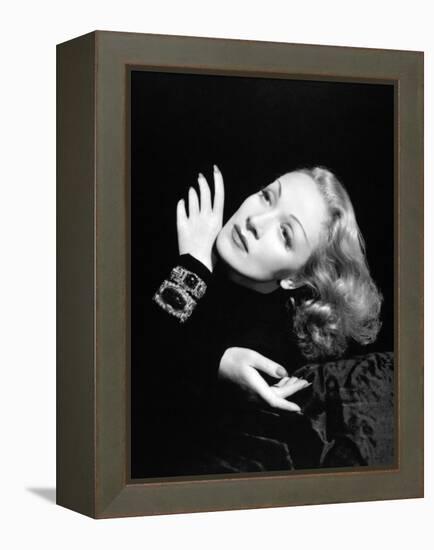 Marlene Dietrich, 1943-null-Framed Premier Image Canvas