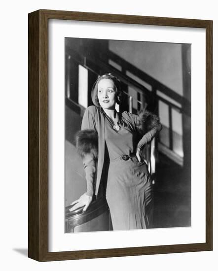 Marlene Dietrich, c.1930-null-Framed Photographic Print