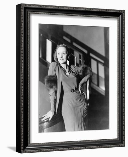 Marlene Dietrich, c.1930-null-Framed Photographic Print