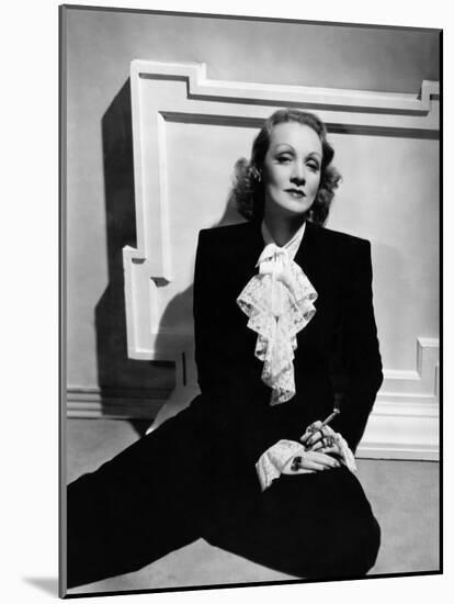 Marlene Dietrich, Early 1940s-null-Mounted Photo