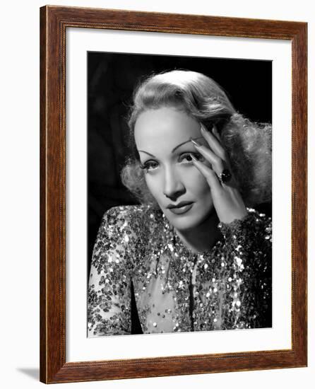 Marlene Dietrich-null-Framed Photo