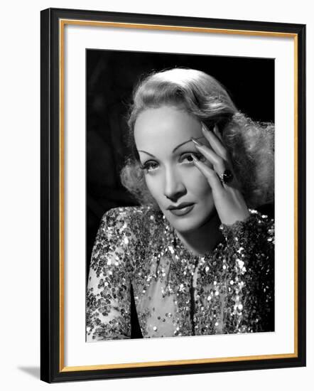 Marlene Dietrich-null-Framed Photo