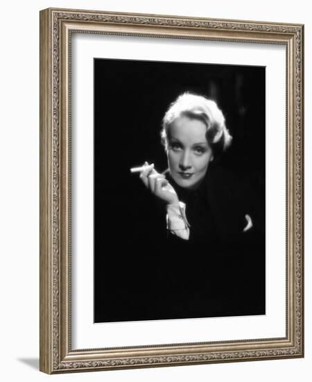 Marlene Dietrich-null-Framed Photographic Print