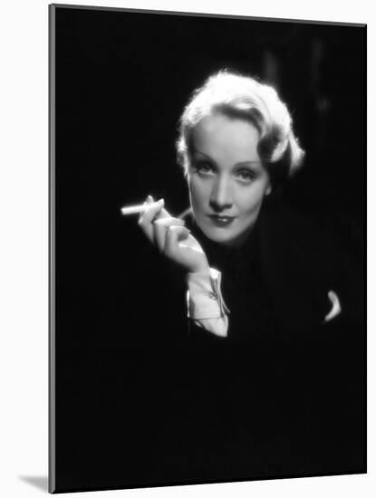 Marlene Dietrich-null-Mounted Photographic Print