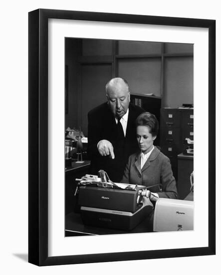 MARNIE, 1964 directed by ALFRED HITCHCOCK On the set, Alfred Hitchcock and Tippi Hedren (b/w photo)-null-Framed Photo