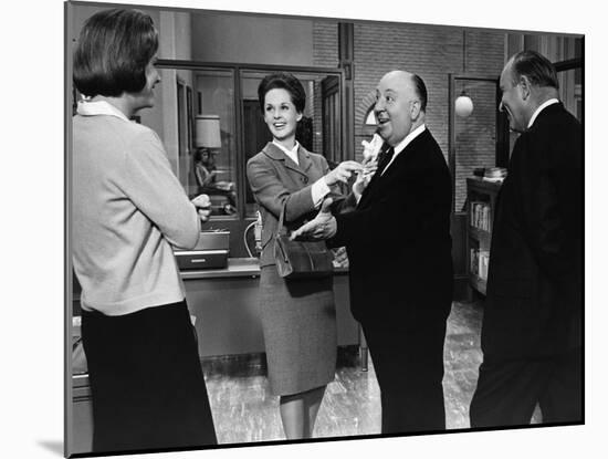 MARNIE, 1964 directed by ALFRED HITCHCOCK On the set, Tippi Hedren and Alfred Hitchcok (b/w photo)-null-Mounted Photo