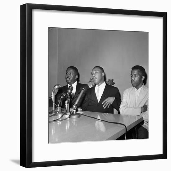 Martin Luther King Jr Montgomery 1961-null-Framed Photographic Print