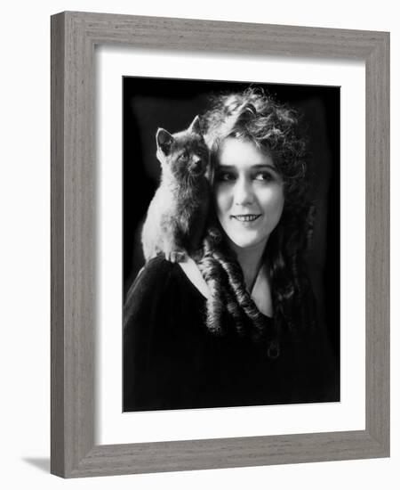 Mary Pickford (b/w photo)-null-Framed Photo