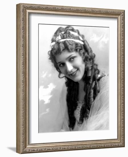 Mary Pickford, c.1918-null-Framed Photo