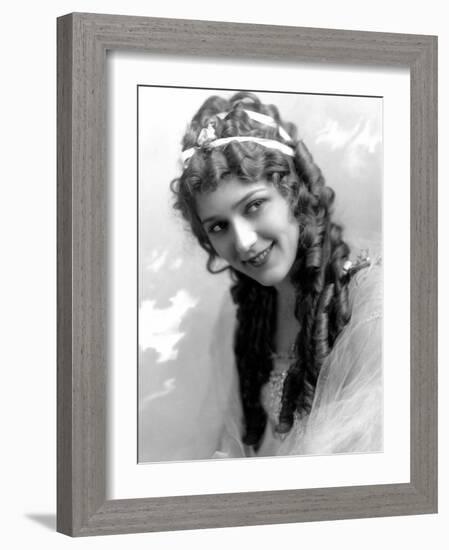 Mary Pickford, c.1918-null-Framed Photo