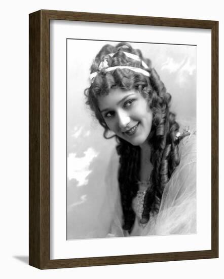 Mary Pickford, c.1918-null-Framed Photo