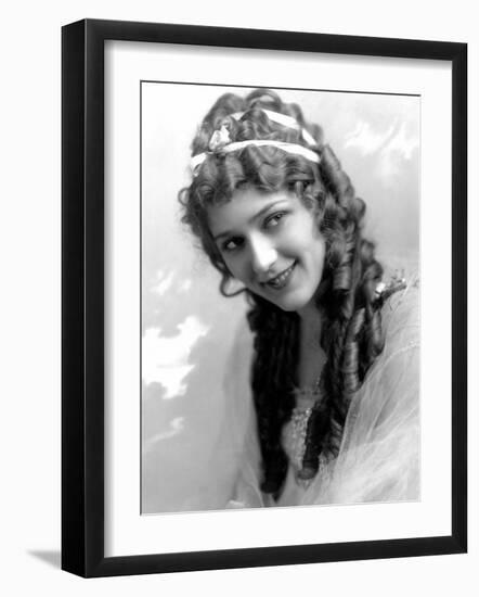 Mary Pickford, c.1918-null-Framed Photo