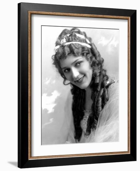 Mary Pickford, c.1918-null-Framed Photo