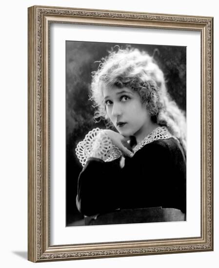 Mary Pickford, c.1918-null-Framed Photo