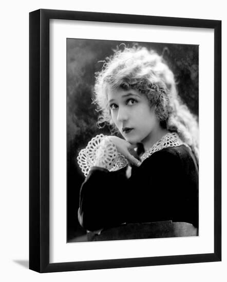 Mary Pickford, c.1918-null-Framed Photo