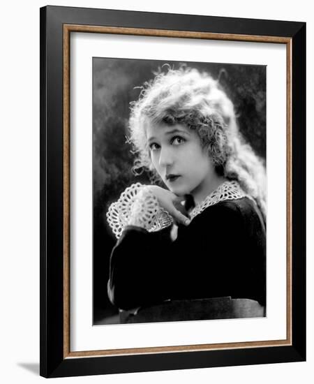 Mary Pickford, c.1918-null-Framed Photo