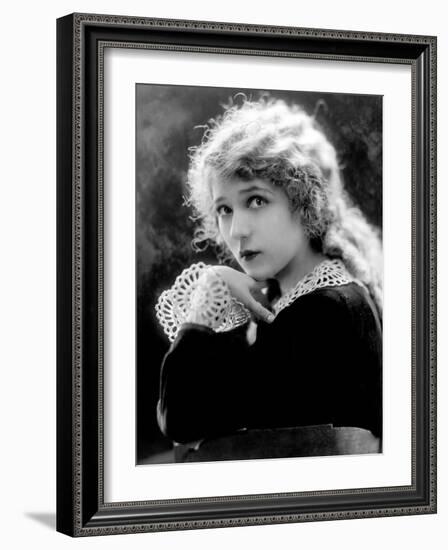 Mary Pickford, c.1918-null-Framed Photo