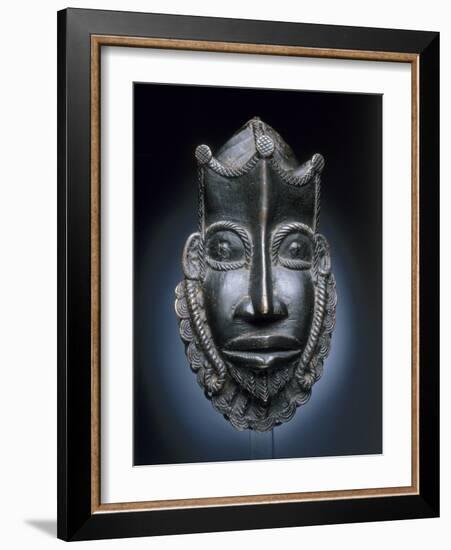 Masque de ceinture représentant un Portugais-null-Framed Giclee Print