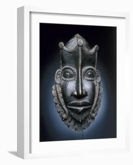 Masque de ceinture représentant un Portugais-null-Framed Giclee Print