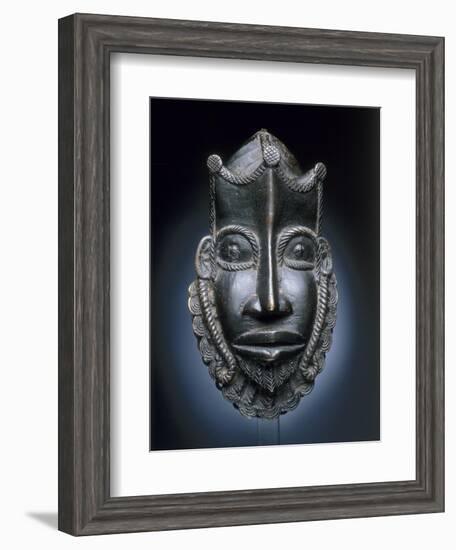 Masque de ceinture représentant un Portugais-null-Framed Giclee Print