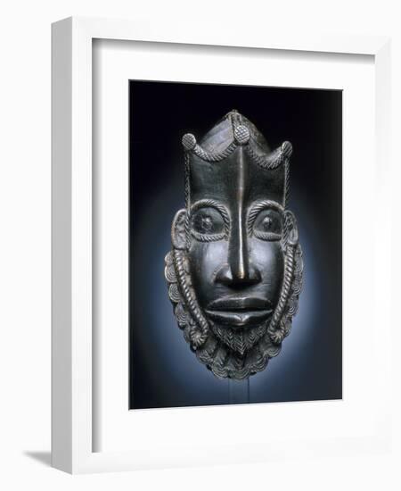 Masque de ceinture représentant un Portugais-null-Framed Giclee Print