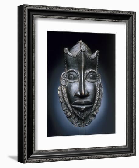 Masque de ceinture représentant un Portugais-null-Framed Giclee Print