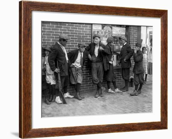 Massachusetts: Gang, C1916-Lewis Wickes Hine-Framed Photographic Print