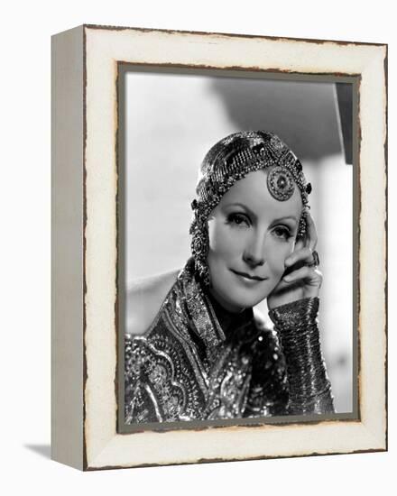 MATA HARI, 1932 directed by GEORGE FITZMAURICE Greta Garbo (b/w photo)-null-Framed Stretched Canvas