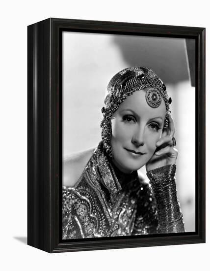 MATA HARI, 1932 directed by GEORGE FITZMAURICE Greta Garbo (b/w photo)-null-Framed Stretched Canvas