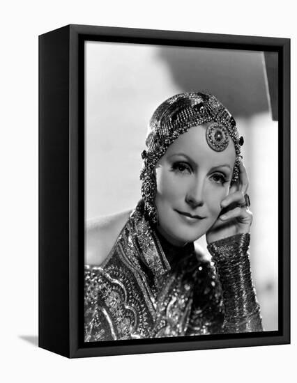 MATA HARI, 1932 directed by GEORGE FITZMAURICE Greta Garbo (b/w photo)-null-Framed Stretched Canvas