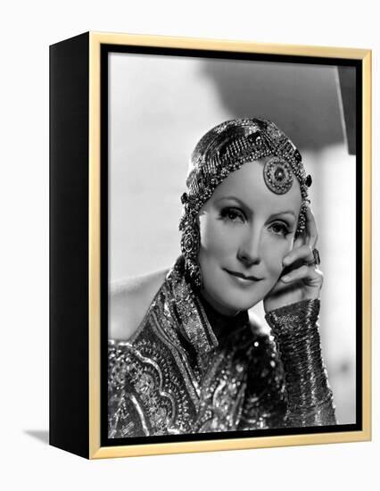 MATA HARI, 1932 directed by GEORGE FITZMAURICE Greta Garbo (b/w photo)-null-Framed Stretched Canvas