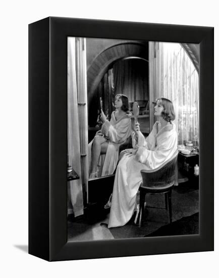 MATA HARI, 1932 directed by GEORGE FITZMAURICE Greta Garbo (b/w photo)-null-Framed Stretched Canvas