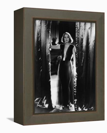 MATA HARI, 1932 directed by GEORGE FITZMAURICE Greta Garbo (b/w photo)-null-Framed Stretched Canvas