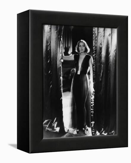 MATA HARI, 1932 directed by GEORGE FITZMAURICE Greta Garbo (b/w photo)-null-Framed Stretched Canvas