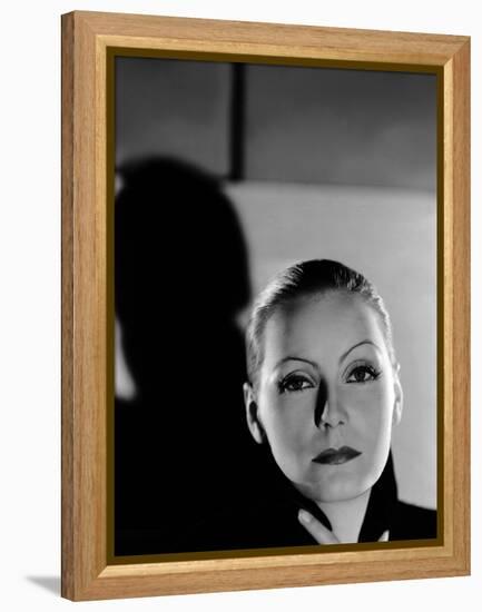 MATA HARI, 1932 directed by GEORGE FITZMAURICE Greta Garbo (b/w photo)-null-Framed Stretched Canvas