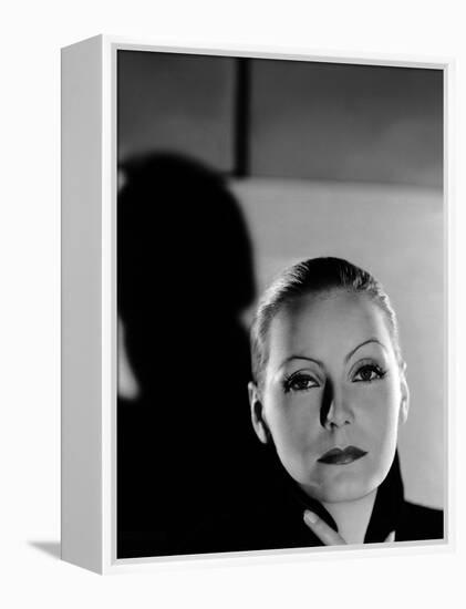 MATA HARI, 1932 directed by GEORGE FITZMAURICE Greta Garbo (b/w photo)-null-Framed Stretched Canvas