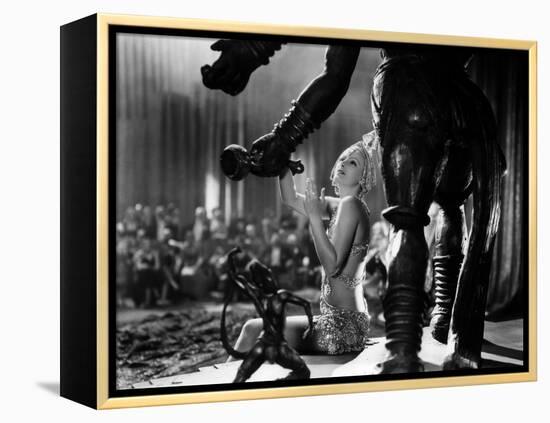 MATA HARI, 1932 directed by GEORGE FITZMAURICE Greta Garbo (b/w photo)-null-Framed Stretched Canvas