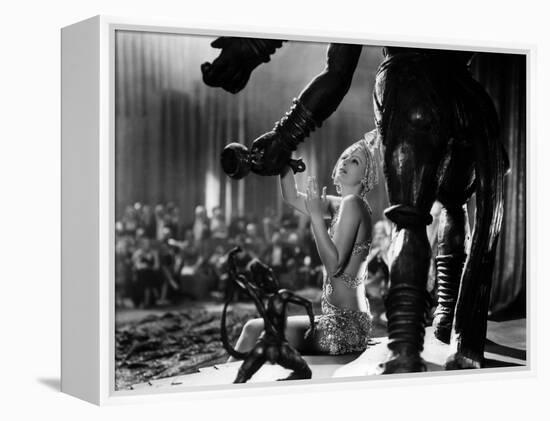 MATA HARI, 1932 directed by GEORGE FITZMAURICE Greta Garbo (b/w photo)-null-Framed Stretched Canvas