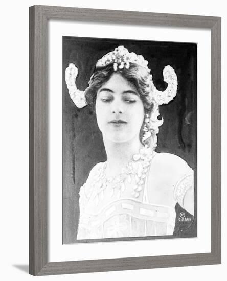 Mata Hari , c.1916-null-Framed Photographic Print