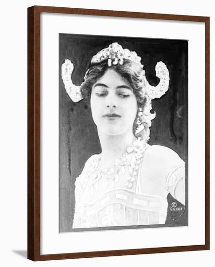 Mata Hari , c.1916-null-Framed Photographic Print