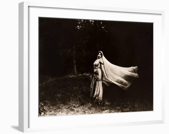 Mata Hari dancing, ca. 1910-null-Framed Photo