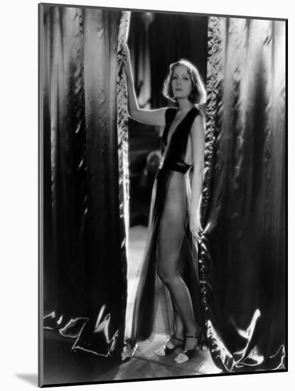 Mata Hari  De Georgefitzmaurice  Avec Greta Garbo  1931 Photo Clarence Sinclair Bull-null-Mounted Photo