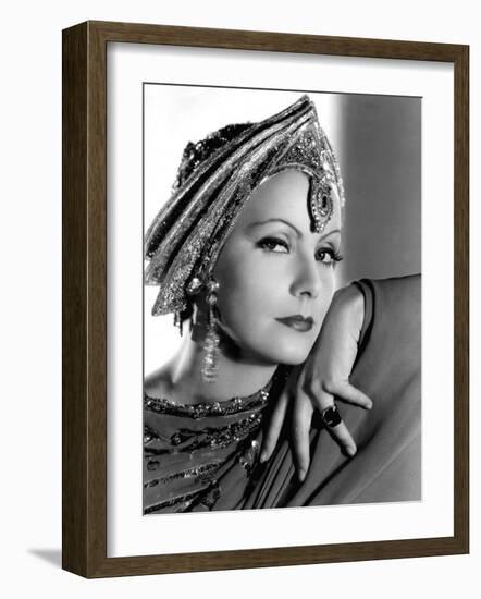 Mata Hari, Greta Garbo, 1931-null-Framed Photo